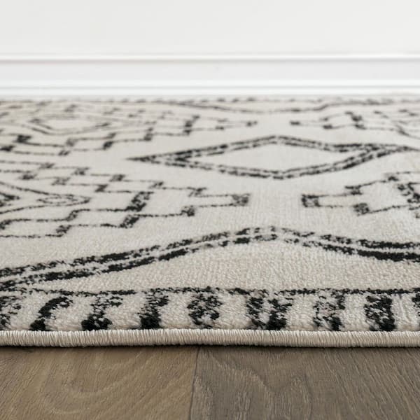 Transitional Bohemian Area Rug Cream 2 ft. 3 in. x 12 ft. Runner Rug