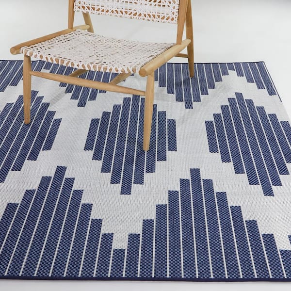 Blue 8 ft. x 10 ft. Aztec Diamond Indoor/Outdoor Area Rug
