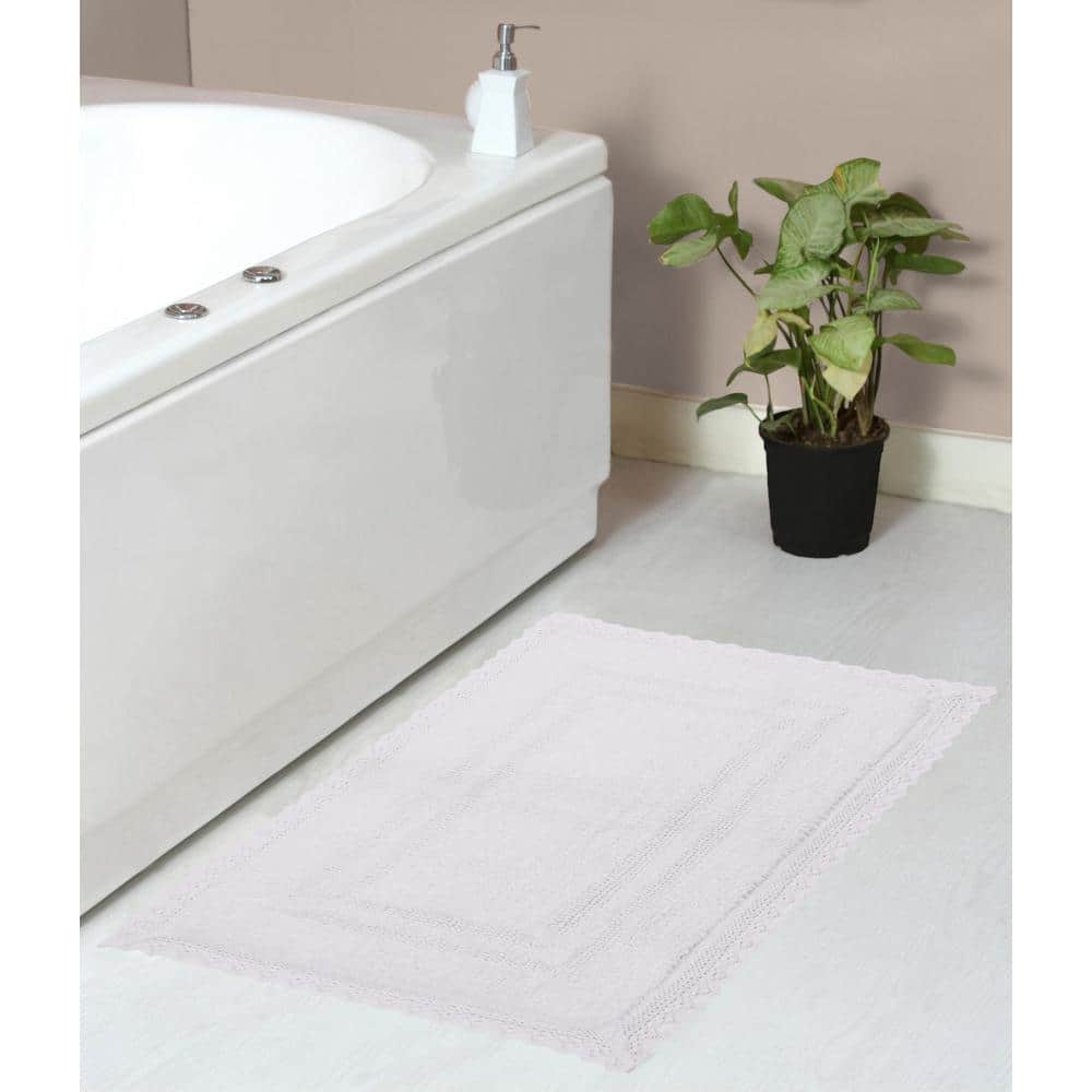 https://images.thdstatic.com/productImages/5f55407d-5ab8-4c2e-aaa1-203746252bc3/svn/white-bathroom-rugs-bath-mats-bop2134wh-64_1000.jpg