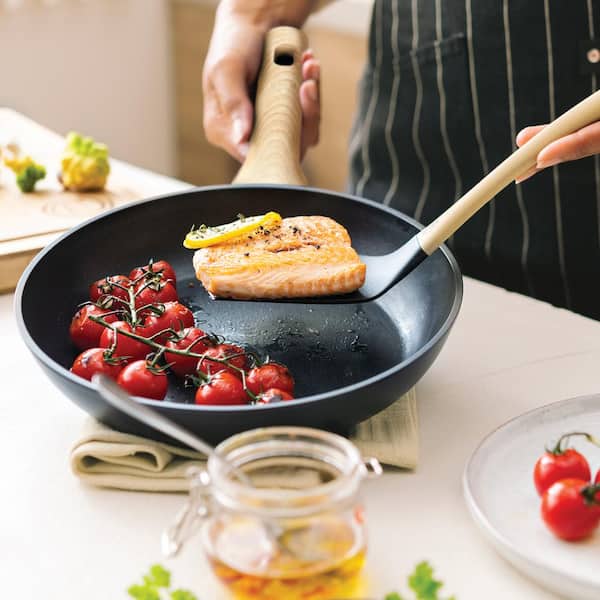 Masterchef Frying Pan with Soft-Touch Bakelite Handle 10