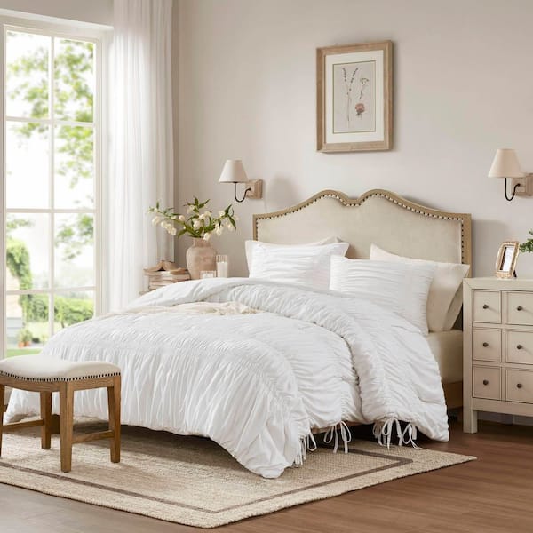 Evelina 2-Piece White Polyester Twin/Twin XL Comforter Set