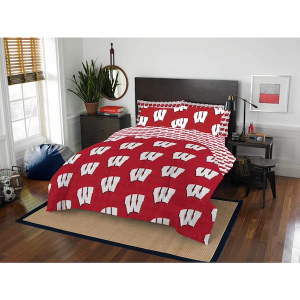 THE NORTHWEST GROUP 7-Piece Multi-Color NCAA Rotary Wisconsin Polyester Queen Bed in Bag Set