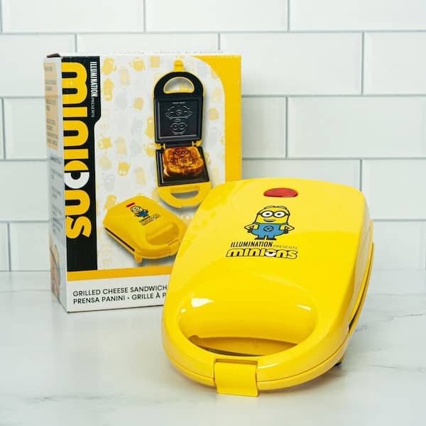 Uncanny Brands Minions Yellow 520-Watt Single Sandwich Maker PP2