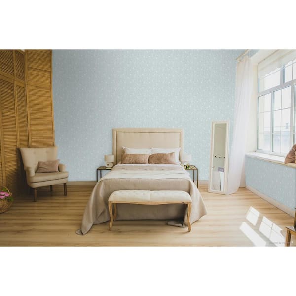 Spring Blossom Collection Magnolia Floral Vine Blue/White Matte Finish Non-Pasted Non-Woven Paper Wallpaper Sample