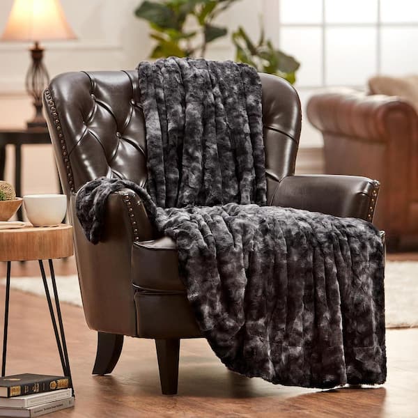 CHANASYA Wolf Charcoal Faux Fur Polyester Double Sided Oversized Throw Blanket, 60 x 80 in.