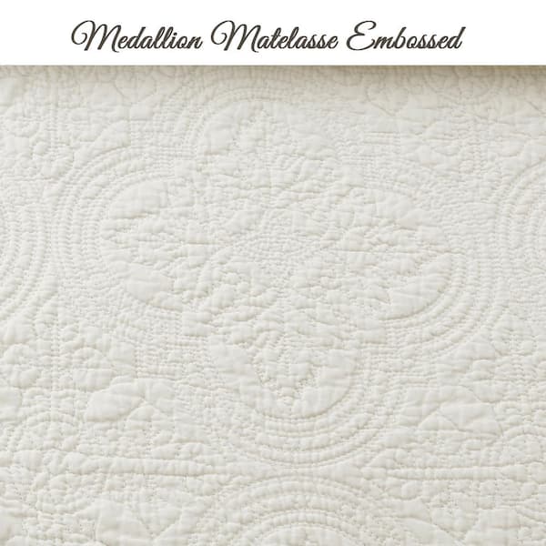 Victorian Medallion Matelasse Pure Solid 3-Piece Off White Scalloped Edge  Cotton King Quilt Bedding Set