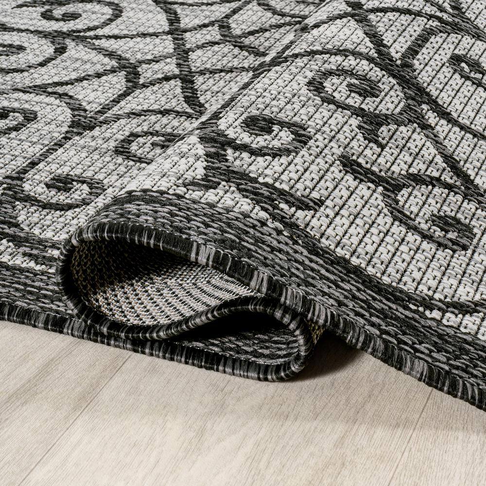 Madrid Vintage 5' Round Gray and Black Synthetic Area Rug