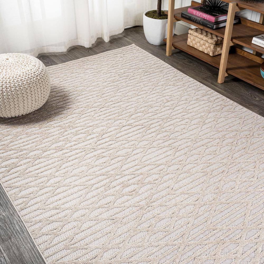 Ivory Diamond Moroccan-Inspired 4' x 6' Easy-Care Area Rug