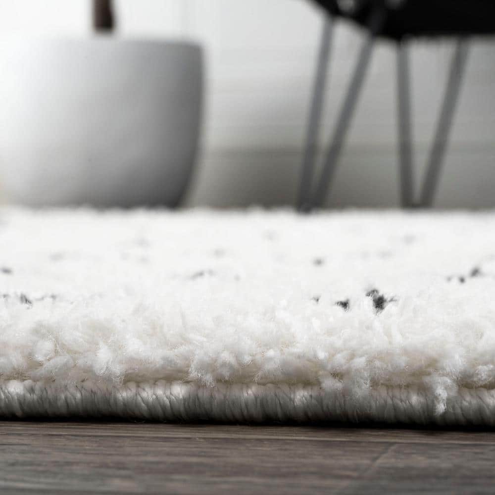Mid-Century Reversible Geometric Shag Rug 3' x 5' - Black and Ivory