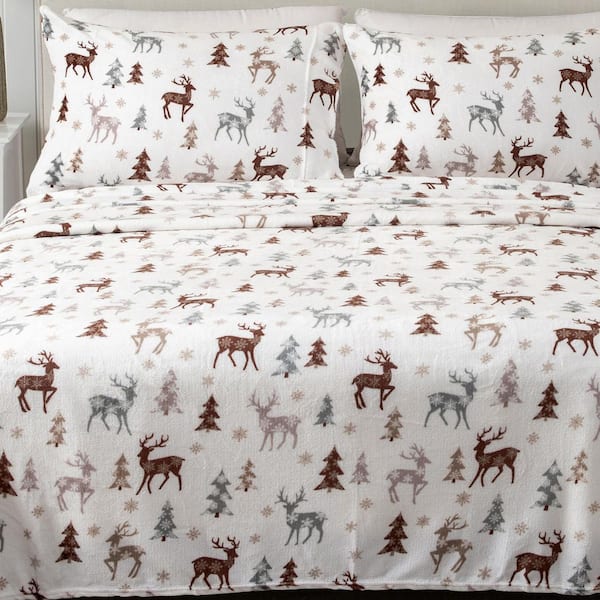 FRESHFOLDS Snowy Reindeer Printed Velvet Plush Polyester Ultra Soft Full Bed Sheet Set