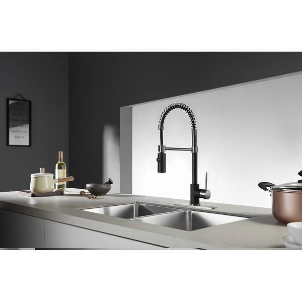 New York Single-Handle Pull-Down Sprayer Kitchen Faucet in Matte Black/Brushed Nickel