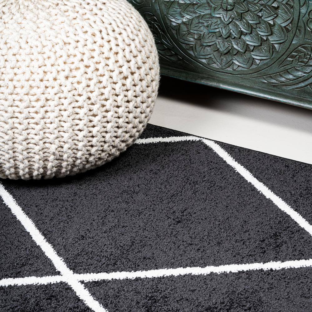 Reversible Diamond Trellis Black/White Synthetic Runner Rug - 2x10 ft