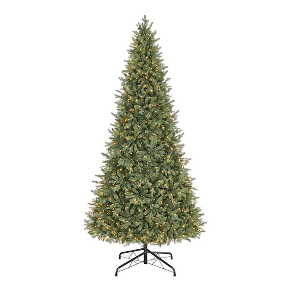 9 ft. Nostalgic Noble Fir LED Pre-Lit Christmas Tree T19