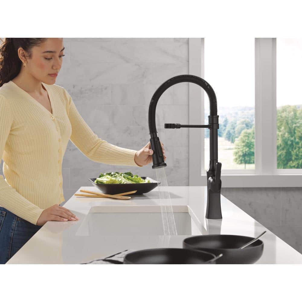 Matte Black Zinc Single Handle Pull Down Kitchen Faucet