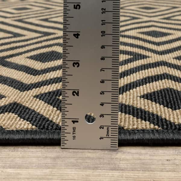 Black, Tan 8 ft. x 8 ft. Loomed Geometric Polypropylene Round Indoor/Outdoor Area Rug