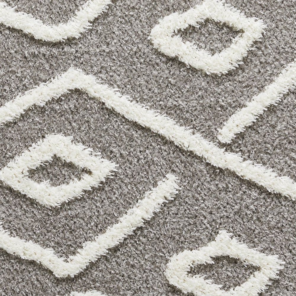 Gray Diamond Pattern 8' x 10' Synthetic Area Rug