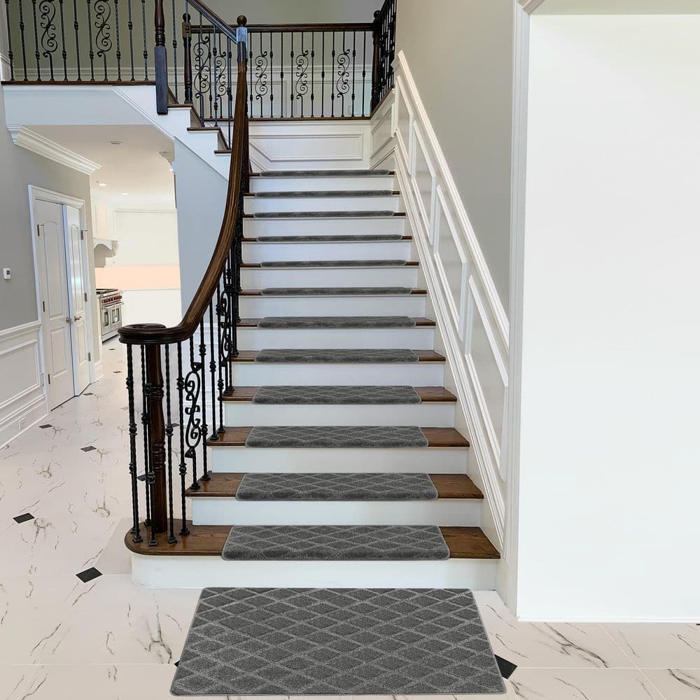 Gray Diamond Trellis Non-Slip Carpet Stair Treads Set
