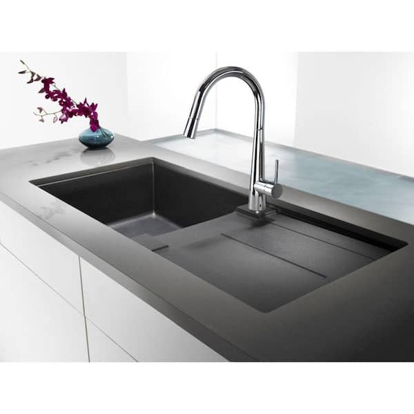 Retreat Single-Handle Pull-Down Sprayer Kitchen Faucet in Polished Chrome