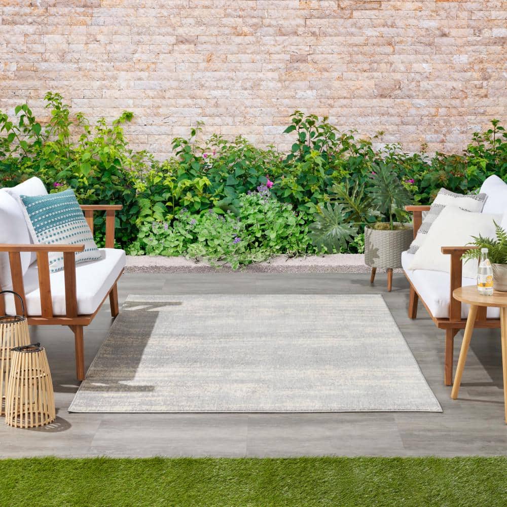 Modern Abstract Grey/Beige Synthetic 5' x 7' Easy-Care Outdoor Rug