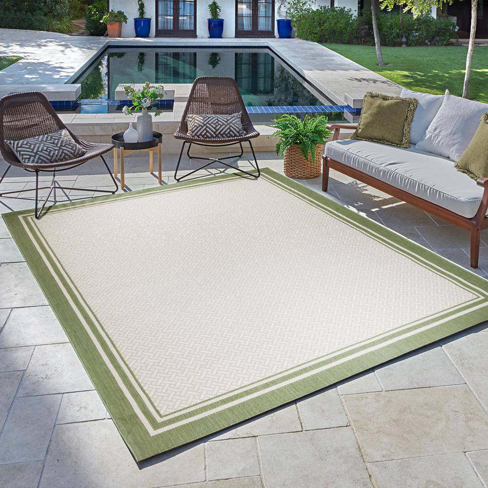 Palm/Sand 6' x 9' Synthetic Flat Woven Reversible Rug