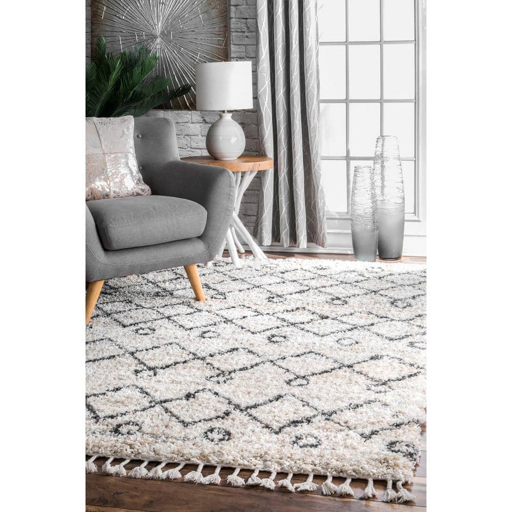 Ivory and Gray Synthetic Shag Rectangular Area Rug, 4' x 6'