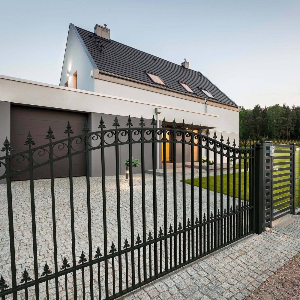St. Louis Style Black Steel Arched Driveway Gate with Pointed Pickets