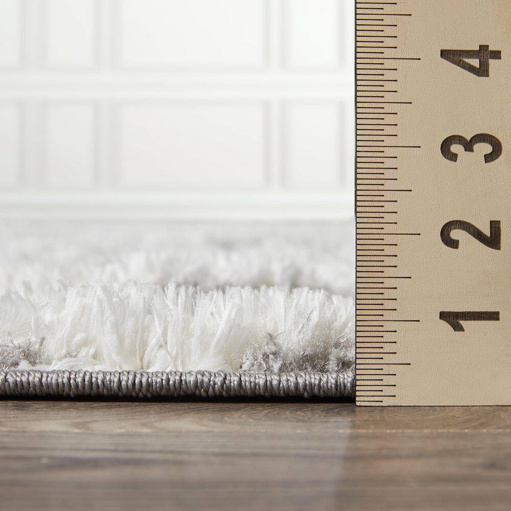 Gray Diamond Pattern 8' x 10' Synthetic Area Rug
