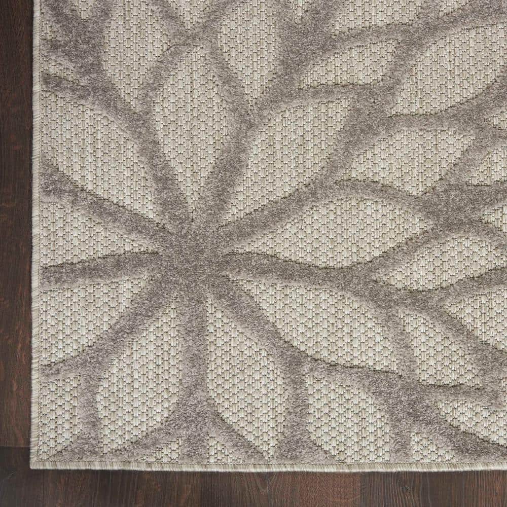 Aloha Silver Grey Floral Modern 5'3" x 7'5" Indoor/Outdoor Rug