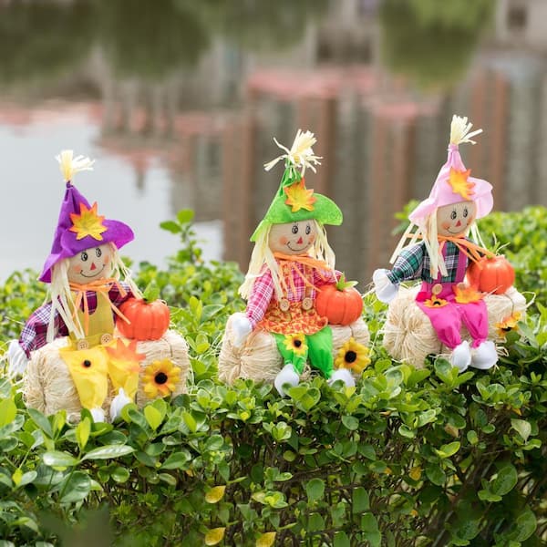 Gardenised 18 in. Sitting on Straw, Hay Bales Multicolor Trio