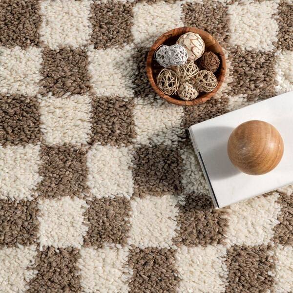 nuLOOM Bettie Retro Checkered Shag Beige 12 ft. x 15 ft. Indoor