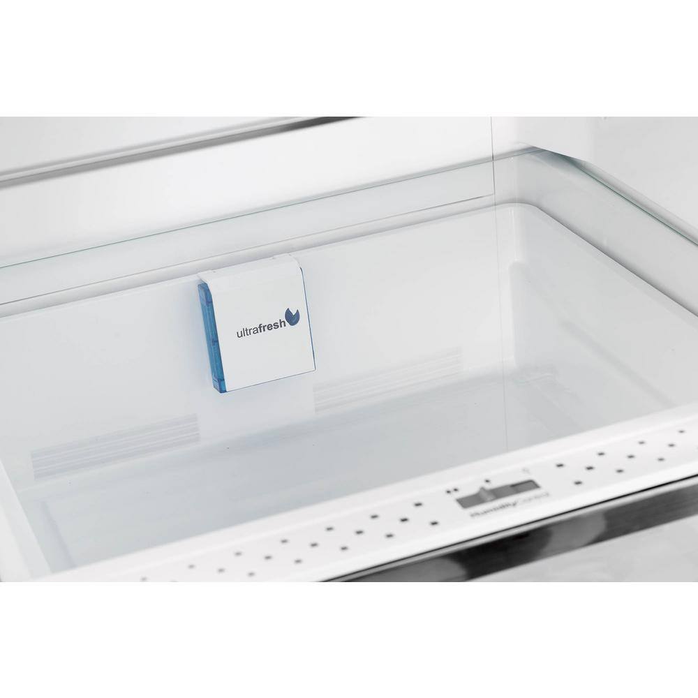 Ocean Mist Turquoise Retro Bottom Freezer Refrigerator with Ice Maker