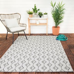 Twisted Rope Ivory 5 ft. x 7 ft. Geometric Indoor/Outdoor Patio Area Rug
