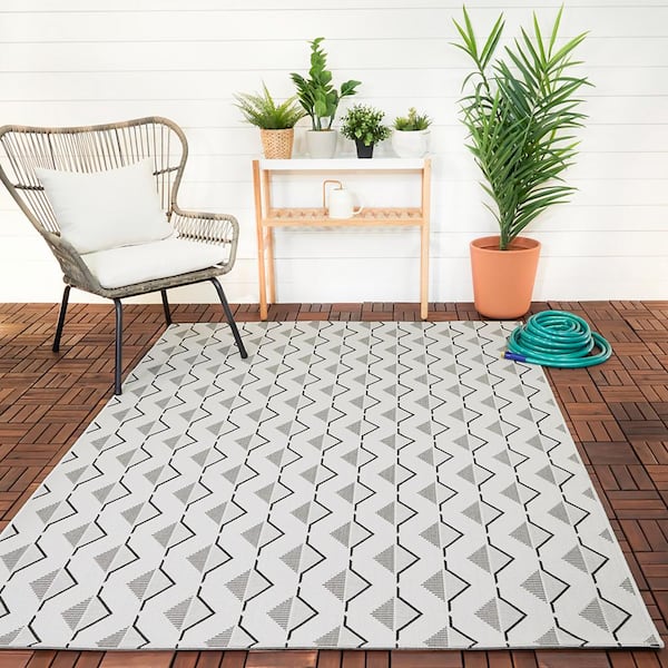Twisted Rope Ivory 8 ft. x 10 ft. Geometric Indoor/Outdoor Patio Area Rug