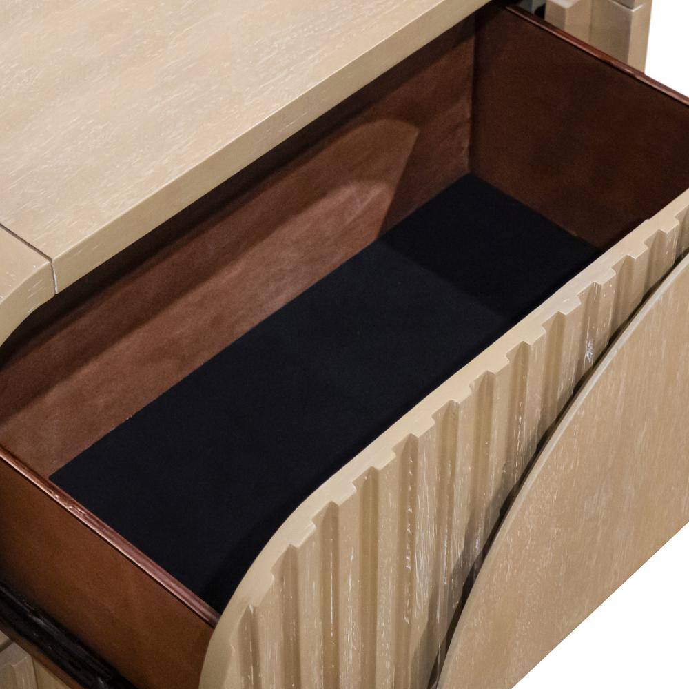 Natural Solid Wood Queen Bedroom Set with Geometric Details