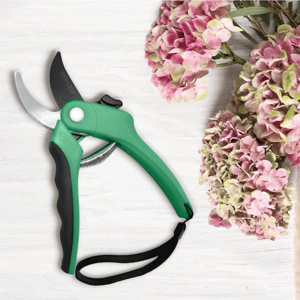 https://images.thdstatic.com/productImages/614d8754-d4b4-40c2-b37a-4d042438e366/svn/nevlers-pruning-shears-mgshearbp26-1f_600.jpg