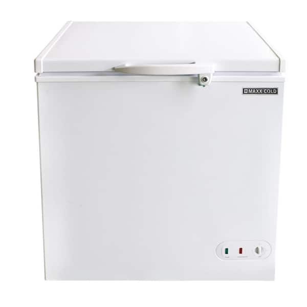 Maxx Cold 30.4 in. 5.2 cu. ft. Manual Defrost Compact Chest Freezer with Solid Top, Locking Lid, Garage Ready, in White