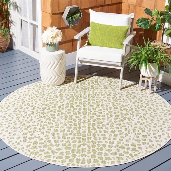 Courtyard Ivory/Sage Green 7 ft. x 7 ft. Cheetah Geometric Indoor/Outdoor Round Area Rug