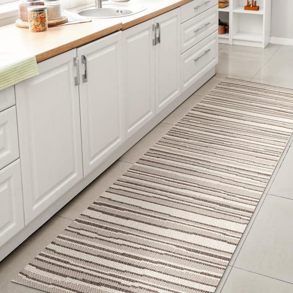 JONATHAN Y Castara Cream/Dark Gray 2 ft. x 8 ft. Wavy Stripe Modern Indoor/Outdoor Area Rug
