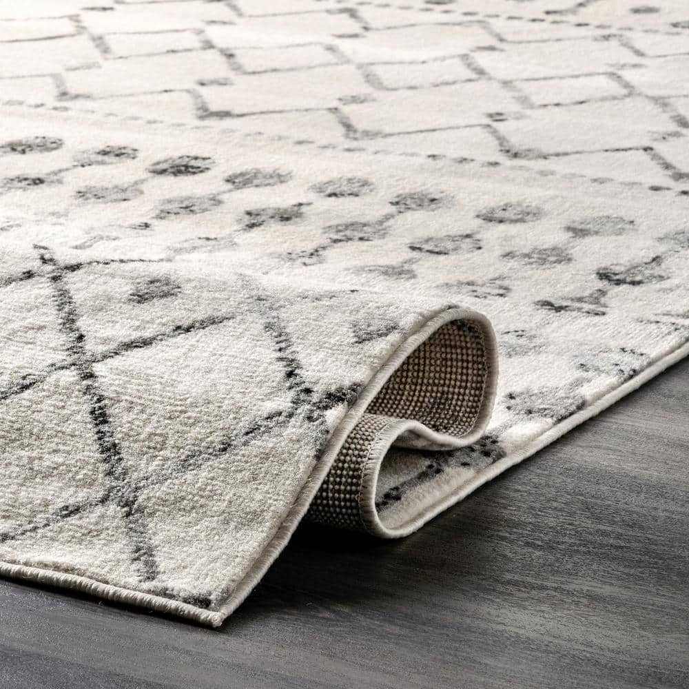 Reversible Gray Geometric Moroccan Synthetic Area Rug, 8' x 10'