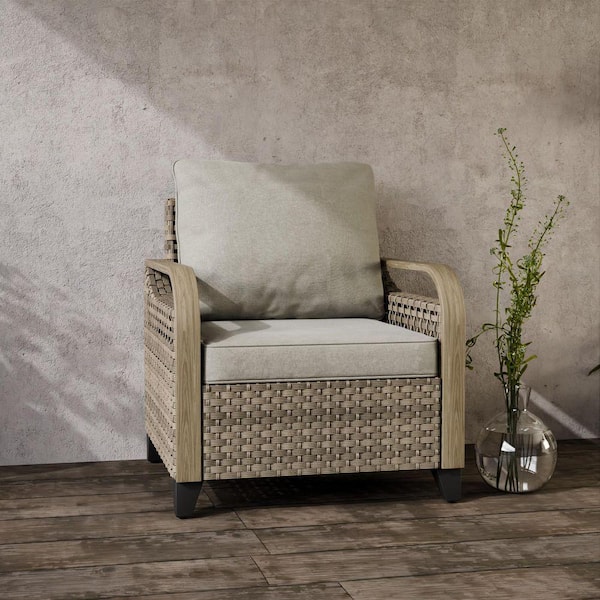 Patio Wicker Outdoor Lounge Chair with Gray Cushions