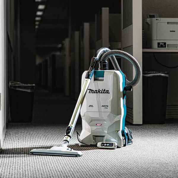 Makita 40-Volt max XGT Brushless Cordless 6 Quart HEPA Filter Dry