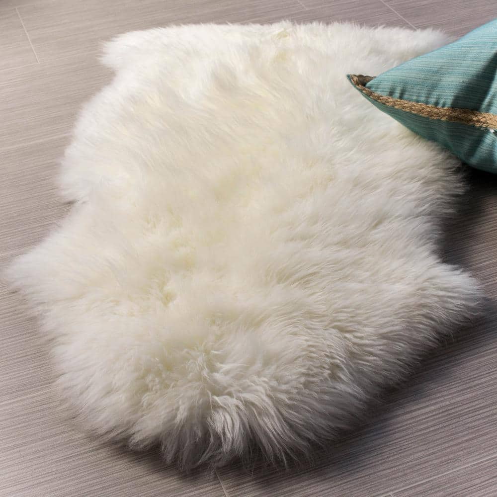 Super Area Rugs Ivory White 2 ft. x 3 ft. Genuine New Zealand Sheepskin Pelt Area Rug SAR
