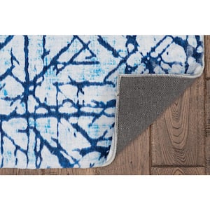 Lance Faux Rabbit Bleu & White 5x7 Area rug