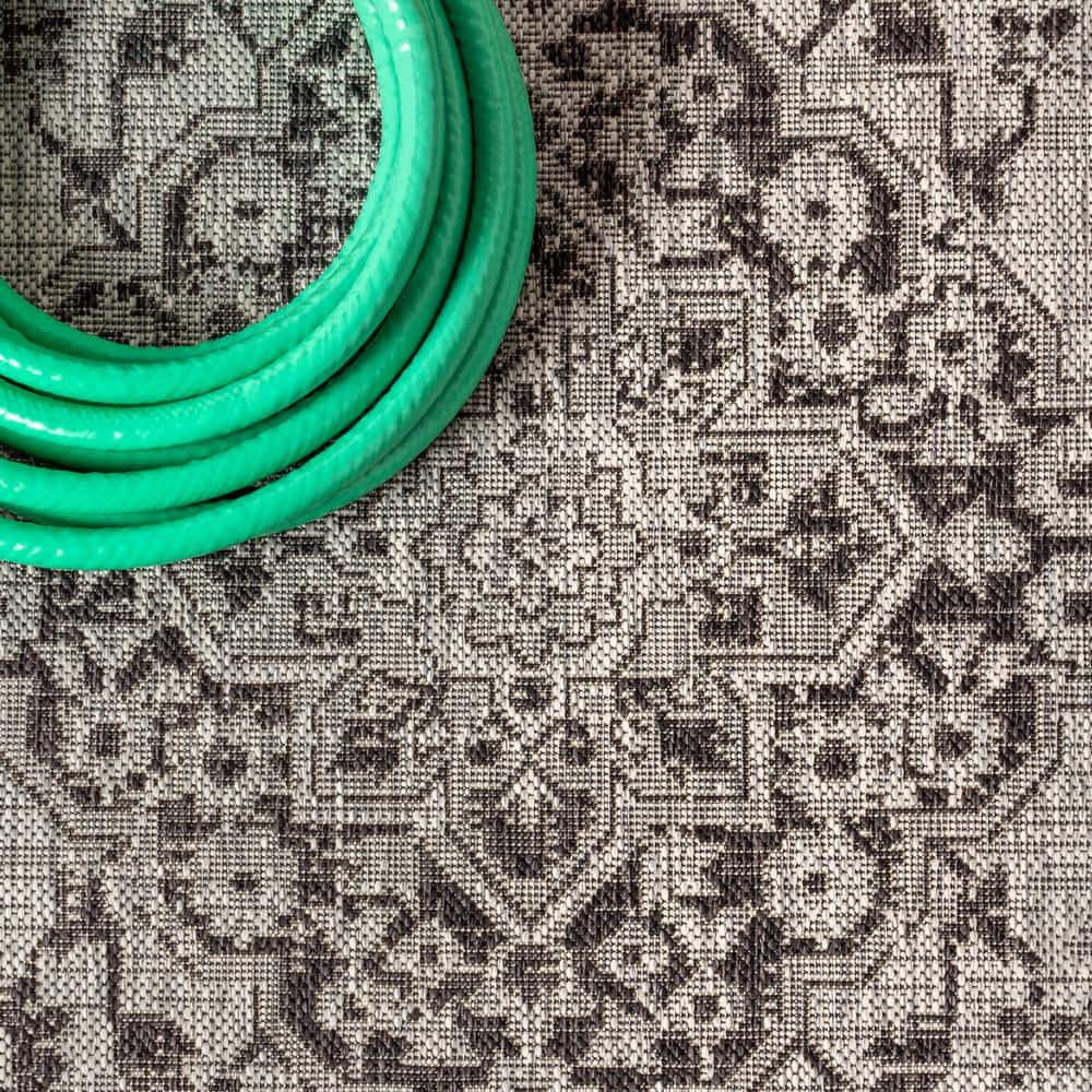 Gray and Black Boho Medallion Textured Weave 5x8 Area Rug