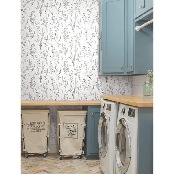 Black and White Wildflower Sprigs Matte Non Woven Paper Peel and Stick Wallpaper Roll