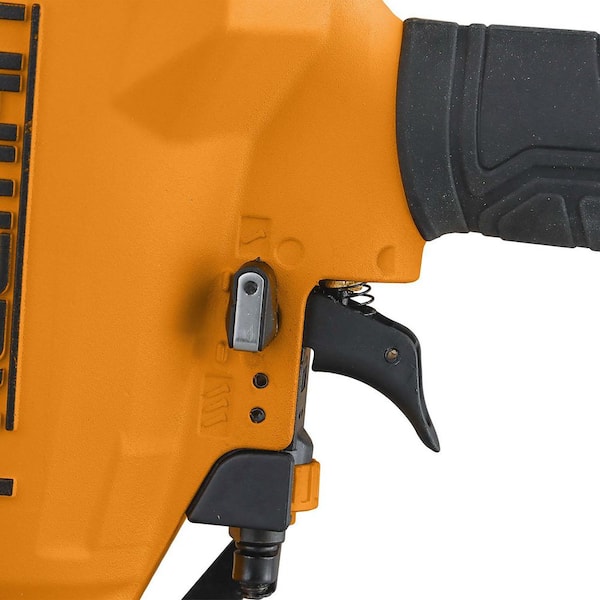 Estwing Pneumatic 16-Gauge 2 In. Medium Crown Construction Stapler With Metal Belt Hook, 1/4" NPT Swivel Fitting, And Bag Ess50