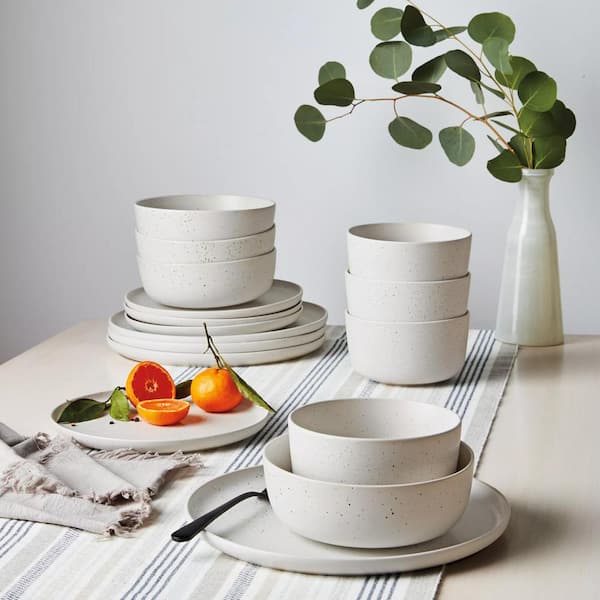 https://images.thdstatic.com/productImages/61f8a686-fadd-4927-8590-993f72794082/svn/white-dinnerware-sets-985119911m-31_600.jpg