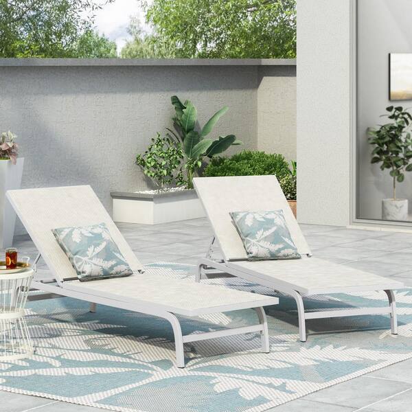 Zeus & Ruta 2-Piece White Metal Outdoor Chaise Lounge for Garden, Patio, Balcony, Backyard