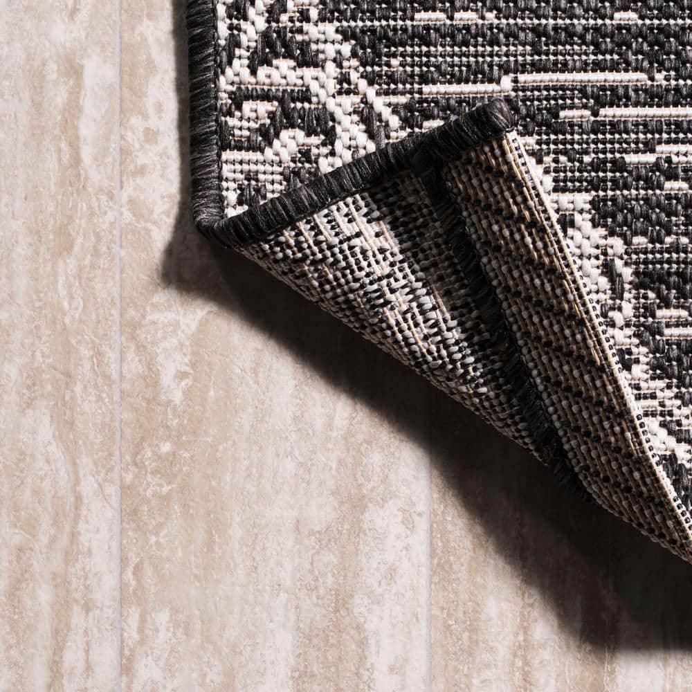 Tuscany Vintage Medallion Black/Ivory Synthetic Area Rug