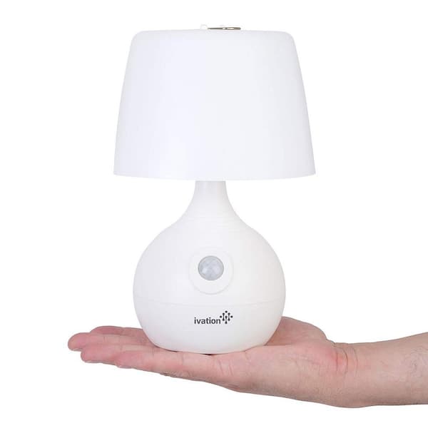 https://images.thdstatic.com/productImages/623c5393-a1ae-43b5-9998-56451fc7155a/svn/white-matte-ivation-table-lamps-ivamslp05-1f_600.jpg